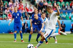 Euro 2016,Česko-Chorvatsko: Tomáš Necid dává z penalty gól na 1:2