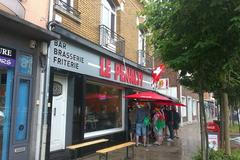 Welšané v Lens hledají úkryt před deštěm