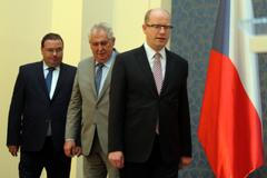 Zeman navštívil jednání vlády