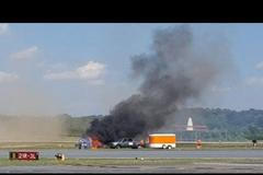 Piloti předváděli tandemový let. Jeden stroj se náhle zřítil k zemi