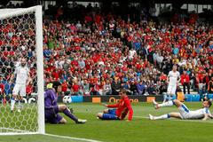 Euro 2016, Česko-Španělsko: Petr Čech - Álvaro Morata