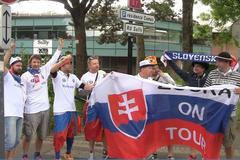 Slovenští fanoušci se na Rusy posilují moravskou slivovicí a bojovými písněmi