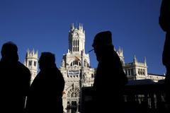 Madridská radnice s nápisem "Uprchlíci, vitejte"