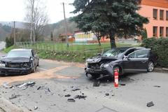 Nehoda policejního auta a pachatele