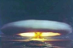 Testování francouzských jaderných zbraní na atolu Mururoa