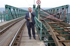 Konec provizorního tramvajového mostu