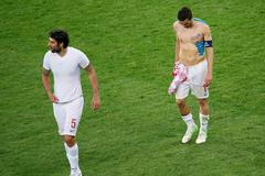 Euro 2012: Vedran Čorluka and Darijo Srna smutní po zápase Chorvatsko - Španělsko