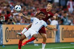 Euro 2016, Anglie-Rusko: Raheem Sterling - Igor Smolnikov