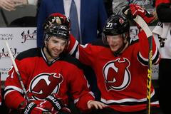 Kyle Palmieri a Pavel Zacha