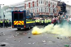 West Ham - Arsenal: bitka v ulicích před zápasem