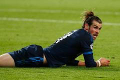 Gareth Bale v duelu s Wolsburgem ve čtvrtfinále Ligy mistrů 2016