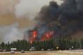 Lesní požár severně od Fort McMurray v kanadské Albertě