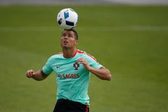 Cristiano Ronaldo na tréninku Portugalska před Eurem 2016