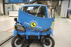 Crash test bajaj 1