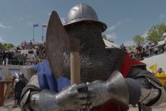 Na Petřín se vrátil středověk. V Bitvě národů se meče nepoužívají jen naoko