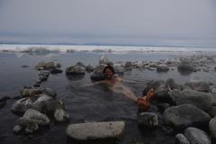 V sibiřském jezeře Bajkal se i v zimě můžete opařit. Podívejte se proč