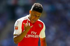 Alex Oxlade Chamberlain slaví branku v superpoháru 2015