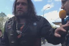 Šéf Putinova motorkářského gangu propadá z historie. Popírá Stalinův pakt s Hitlerem