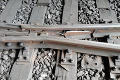 Vykolejený soupravový vlak v Praze