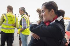 Brusel letiště otevření Brussels Airport staff hug as the first plane takes off from Brussels Airport, which partially re-opened following a bomb blast 12 days ago, in Zaventem