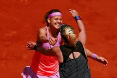 Finále ženské čtyřhry French Open: Šafářová slaví s Mattek-Sandsovou