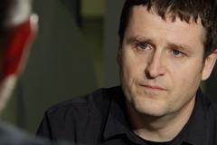 Je to revoluce, mobilní hra urychlí výzkum Alzheimerovy choroby o stovky let, tvrdí lékař