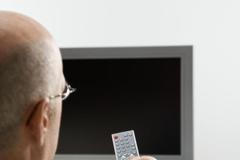 TV, televize, ovladač, dálkové ovládání, sledování televize, ilustrační foto