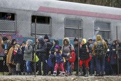 Uprchlíci ve Spielfeldu na rakousko-slovinské hranici.