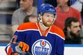 David Musil (Edmonton Oilers) při svém debutu v NHL (2015)