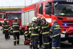 Cvičení hasičů při havárii vlaku