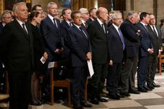 Na mši dorazili významní francouští politici včetně prezidenta Hollanda