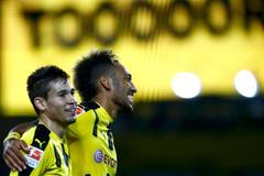 Raphael Guerreiro a Pierre-Emerick Aubameyang