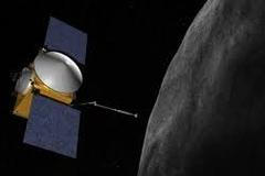 Sonda má pět sekund na sběr vzorků z asteroidu. Pak snad zjistíme, jak vznikl život