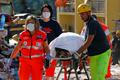 Záchranáři po zemětřesení v italském Amatrice