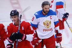 SP, SF Kanada-Rusko: Jonathan Toews (16) - Alexandr Ovečkin