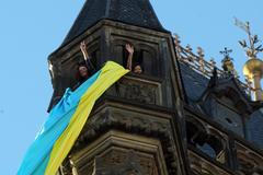 Ukrajnské vlajky na pražských věžích