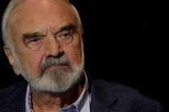 Češi jsou jako Cimrman, mají tendenci se vylhat ze svých neúspěchů, říká Svěrák