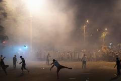 Demonstrace v Jerevanu na podporu ozbrojenců, kteří obsadili policiejní stanici