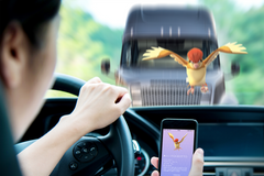 Pokémon Go za volantem