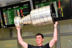 Tomáš Kaberle se Stanley Cupem (2011)