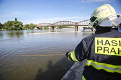 Cvičení hasičů na Vltavě