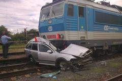 Nehoda auta a vlaku v Chropyni