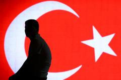 Turecko puč - Muž před vlajkou