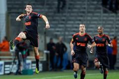 Fotbalista Olympique Marseille Joey Barton slaví gól v utkání proti Borussii Mönchengladbach v Evropské lize 2012/13.