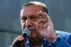 Turecký prezident Erdogan při projevu ke svým příznivcům v Istanbulu.