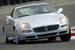 Sportovní kupé z bazaru pro zábavu