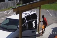 Nešikovný žhář se při činu zapálil. Zachránil se útěkem a skokem na trávu