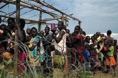 Jižní Súdán - fronty na příděl potravin