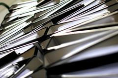 Úřad, byrokracie, šanony - ilustrační foto