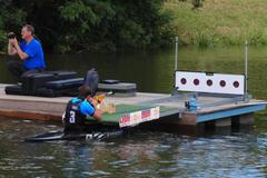 Tak to vypadá, když Češi spojí vodní slalom s biatlonem